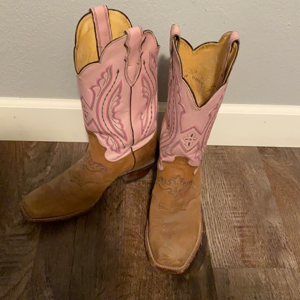 Women’s cowboy boots